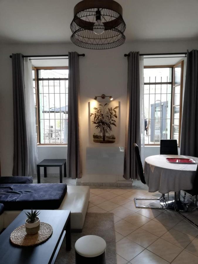Orange: Appartement Pratique Et Idealement Place オランジュ エクステリア 写真