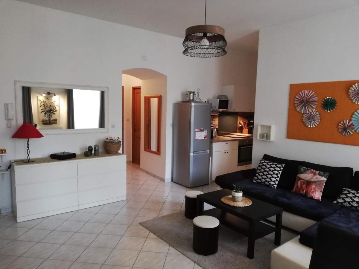 Orange: Appartement Pratique Et Idealement Place オランジュ エクステリア 写真
