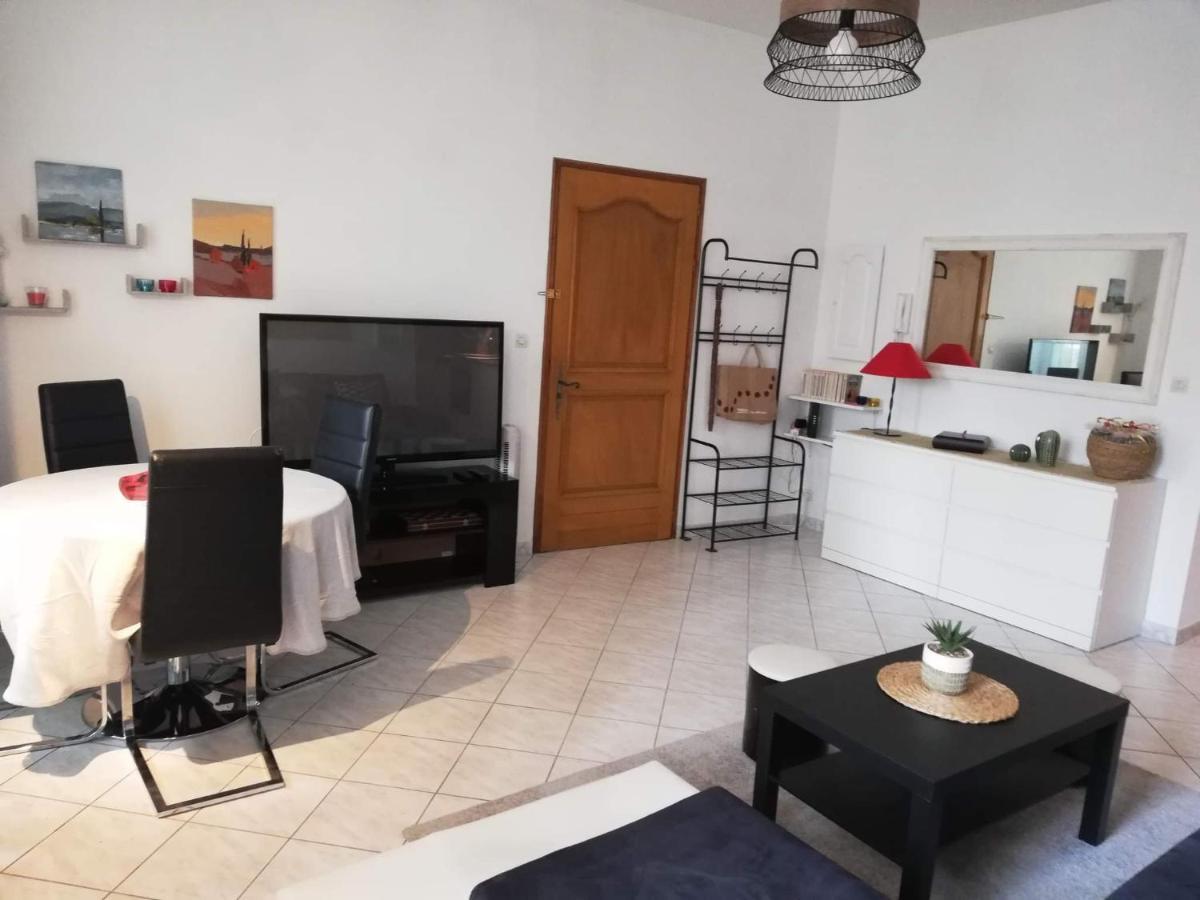 Orange: Appartement Pratique Et Idealement Place オランジュ エクステリア 写真